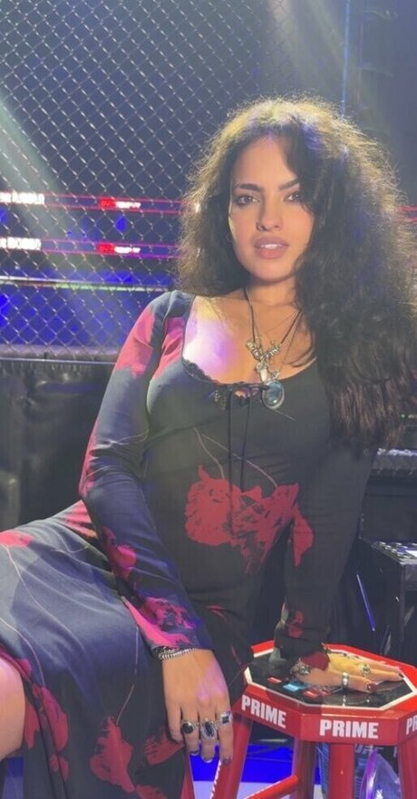 Nina Drama かわいいスター 写真