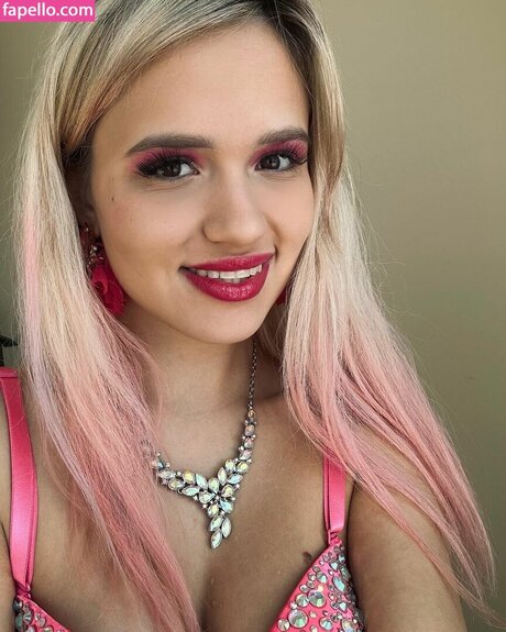 Novella Night 裸のスター ギャラリー