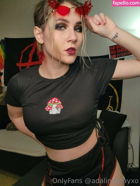 Adalind Gray スター ヌード ギャラリー