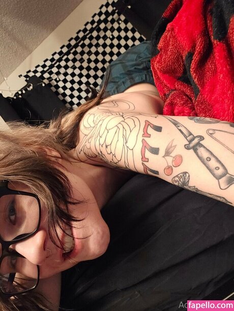 Adalind Gray ヌードモデル 画像