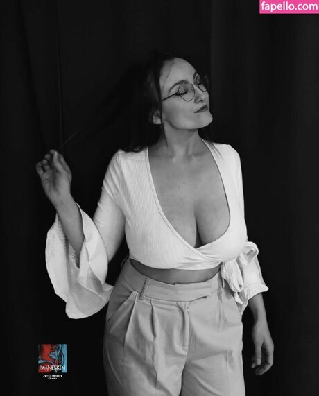 Oryvllmiee ポルノスター 無料 写真