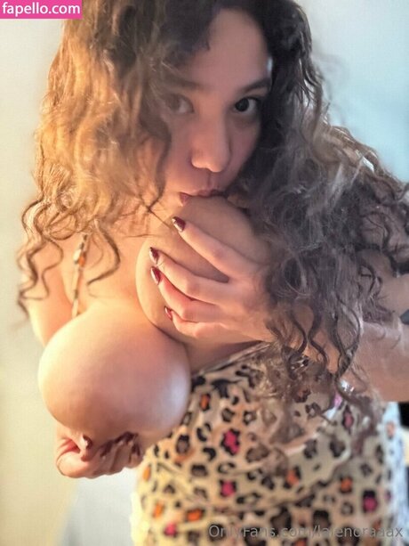 母乳オンリーファン セクシーヌード 写真