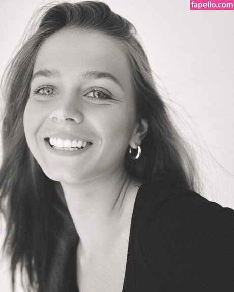 Chloe Campbell ヌードのポルノスター ギャラリー