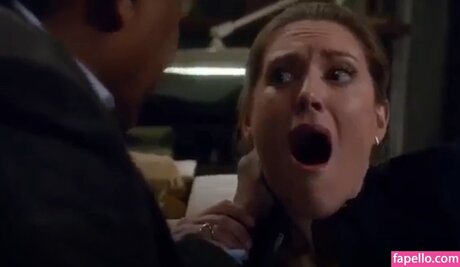 Zoe Perry ホットなモデル 画像