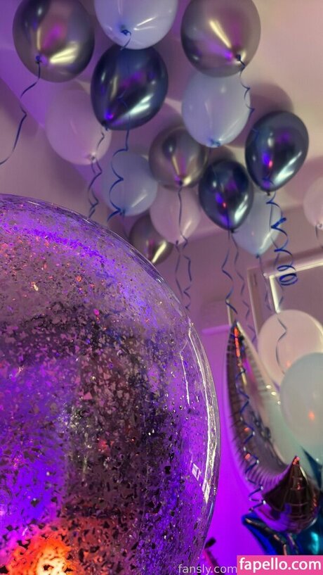 黒髪の熟女OnlyFans 美しい裸 画像