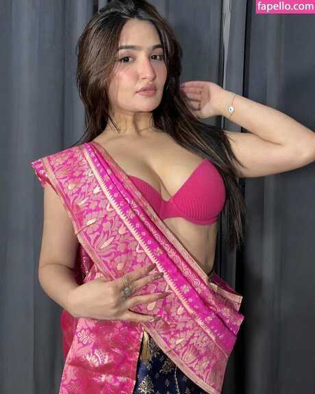 Sassy Poonam ポルノスター パーフェクト 写真