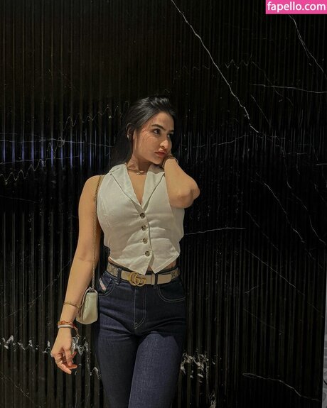 Sassy Poonam ヌードスター 画像