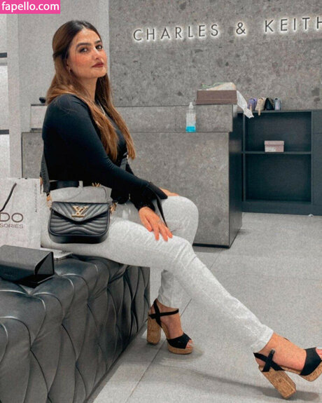 Sassy Poonam 完璧なモデル 画像