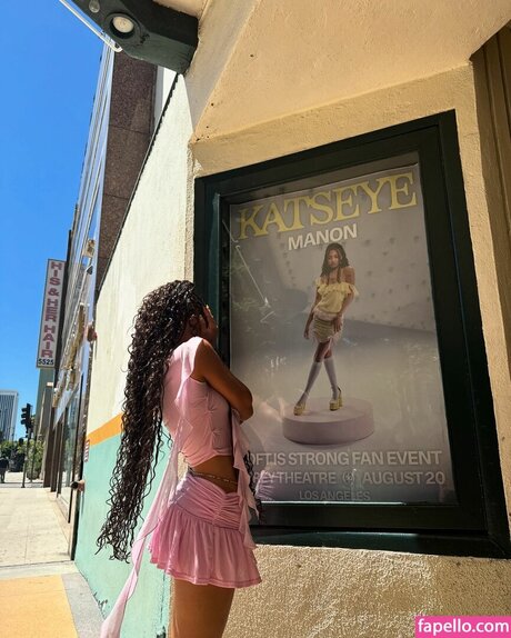 Manon Bannerman アダルトモデル 写真