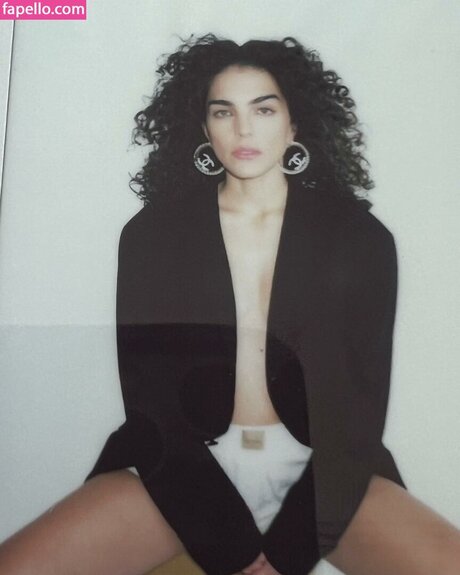 J lia Konrad エロティックなモデル 画像