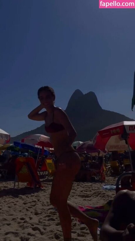 J lia Konrad 女優 ギャラリー