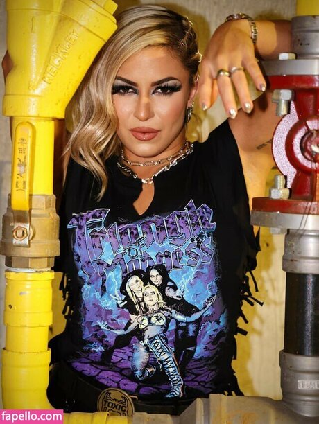 Thekla Kaischauri ヌードモデル 画像