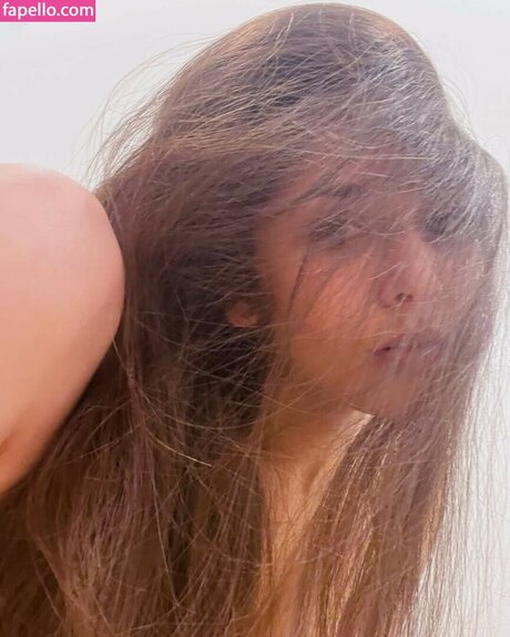 Anika Vishwanath 限定スター 写真