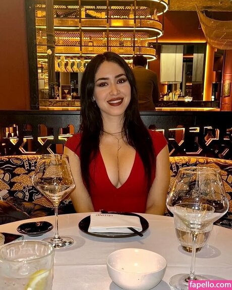 アジア人寝取られOnlyFans ポルノグラフィック 画像