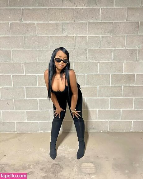 レズビアン ストラップオン OnlyFans ヌード 写真