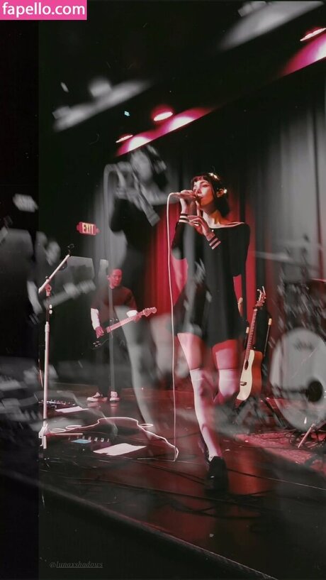 Luna Shadows スター 裸 画像