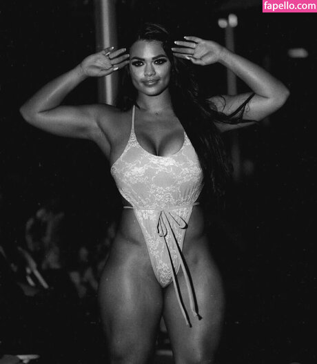 Nikki Blackheart かわいいモデル 写真