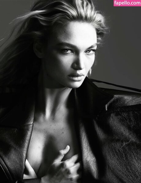 Camille Opp スター 裸 写真