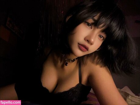 Atiqaaarn ホット女優 写真