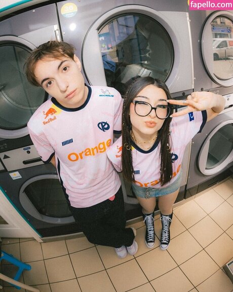 helydiaa 裸のモデル 写真