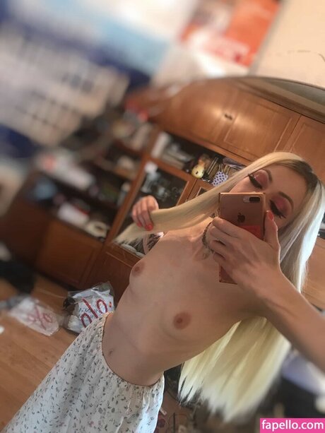 La Strawberry スター 裸 写真