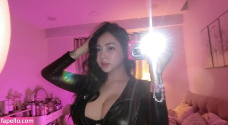 vyvybabiee アダルトスター 写真