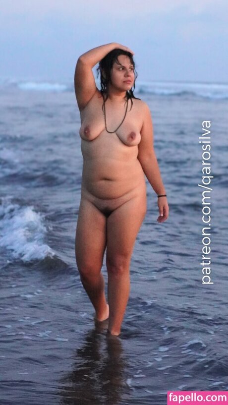 qarosilva 裸のモデル 写真