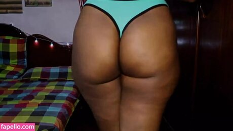 おばあちゃんの巨乳OnlyFans ホット 画像