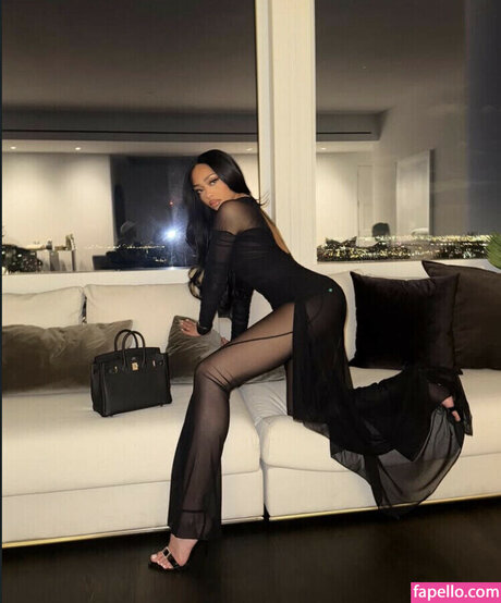 セクシーなブロンドのOnlyFans xxx 画像