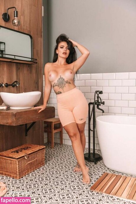 ティーンシーメールOnlyFans アートポルノ 写真