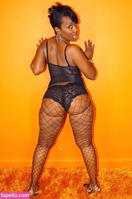 巨乳のマンコOnlyFans セクシー裸 ギャラリー