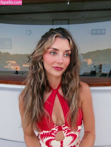 Rebel Masel 完璧な女優 写真