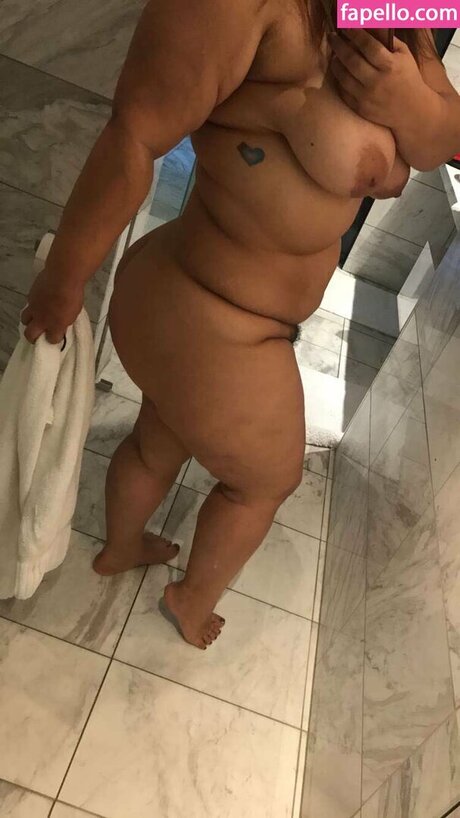 onlykarlalane エロティックモデル 画像