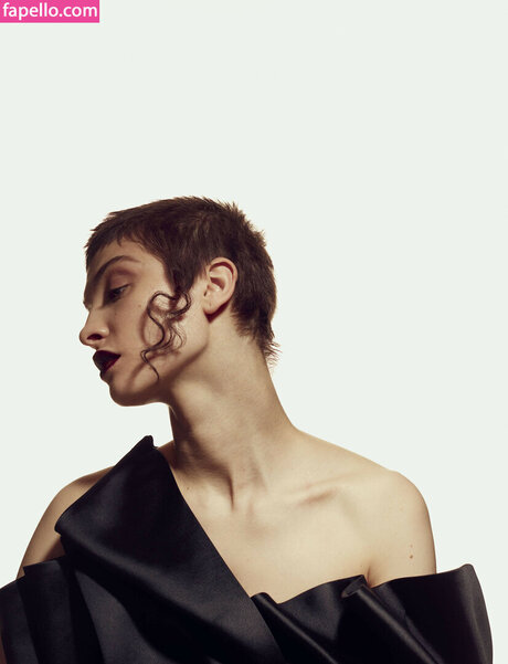 変態エボニーOnlyFans セクシーヌード 写真