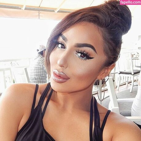 ItsLademi HDポルノスター 画像