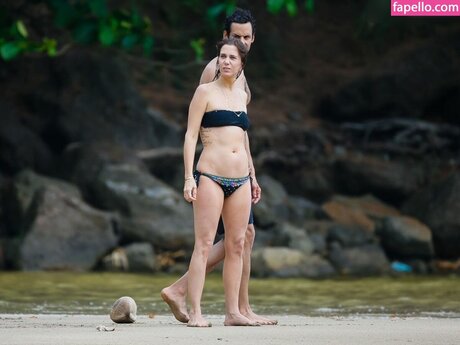 ティーンプッシーOnlyFans アートヌード 写真