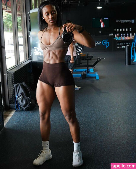 Tiara Howard XXXモデル 写真