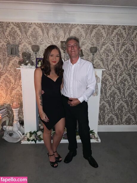 熟女ティーンOnlyFans セクシーヌード ギャラリー