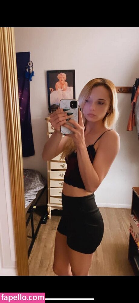 Kelly Lyn profile image