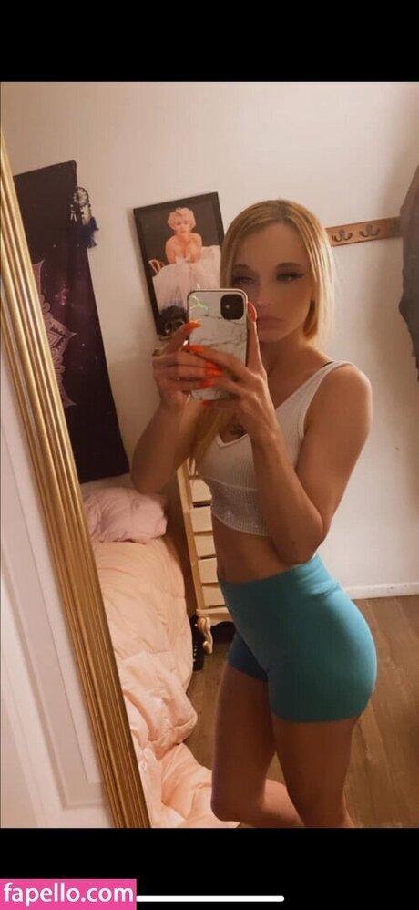 Kelly Lyn top profile image