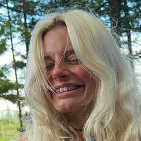 Emily Sedona アダルト女優 写真