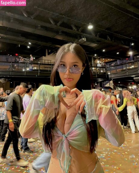 スターティーンオンリーファンズ ホットヌード 写真