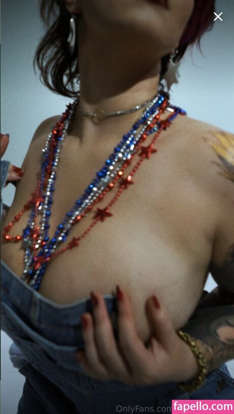 EmeryEXP エロティック女優 写真