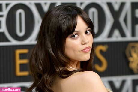 Jennaortega ポルノスター ギャラリー