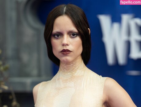 Jennaortega 高品質女優 画像