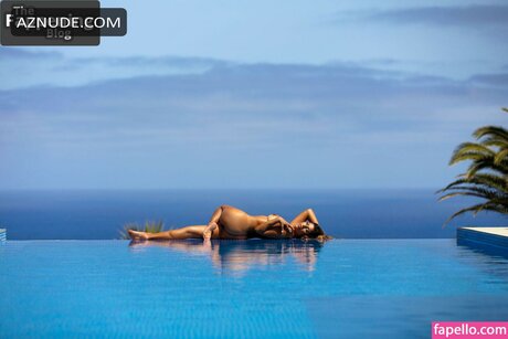 痩せたブロンドのOnlyFans ホット 写真