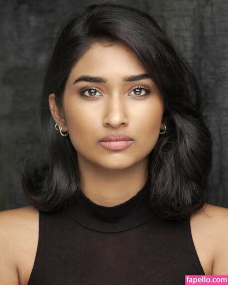 Varada Sethu xxxモデル 写真