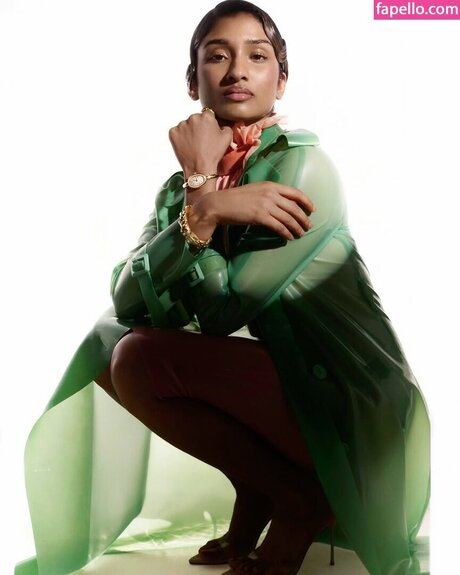 Varada Sethu ポルノスター 写真