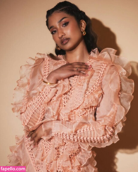 Varada Sethu 素敵な女優 写真