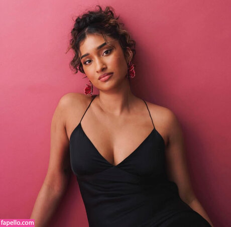 Varada Sethu ポルノ女優 画像